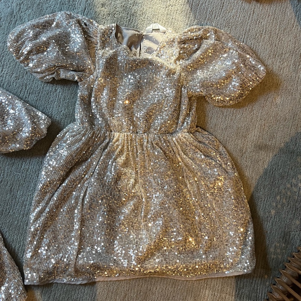 Kids ZARA platinum lined sequin dress puff sleeves
